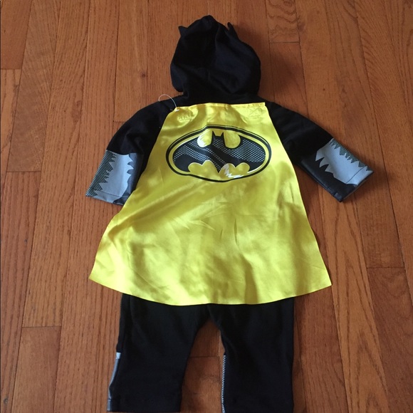 Batman Baby costume 0-6 mths NWT w Cape - Picture 3 of 4